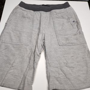 Boy's Akademiks Shorts Size Large